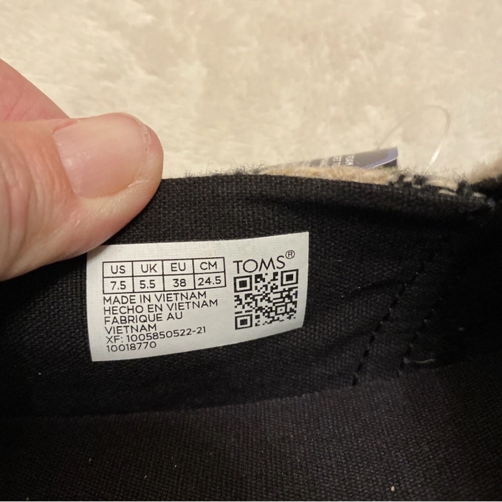 Toms Black and Cream XL Houndstooth Flats - Picture 3 of 12